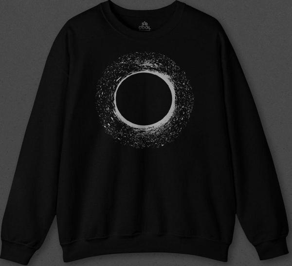 Evrende Karadelik Uzay Zaman Cosmos Black Hole Baskılı Sweatshirt - Image 1