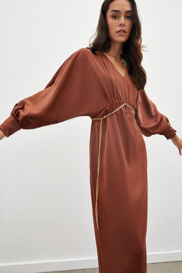 Zincir Kemerli Saten Elbise - Kahve - Image 1