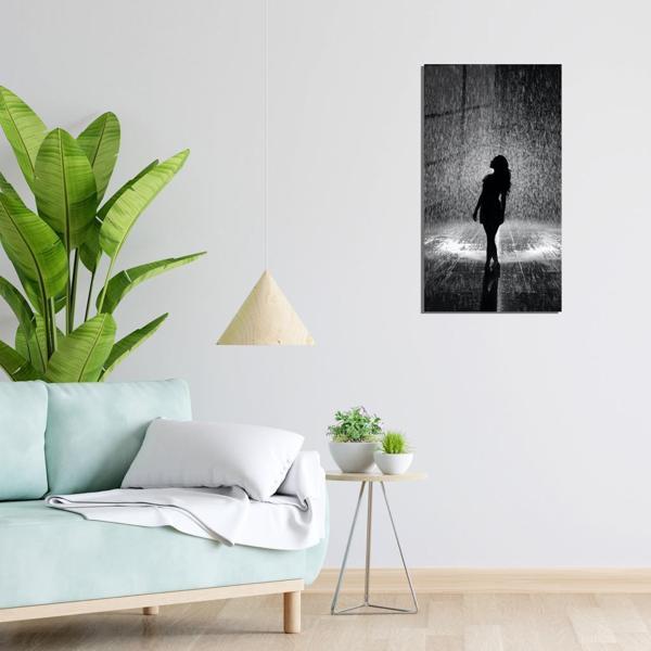 Veraart Kadın Temalı Pleksi Cam Tablo Yağmurdaki Kadın - Image 1