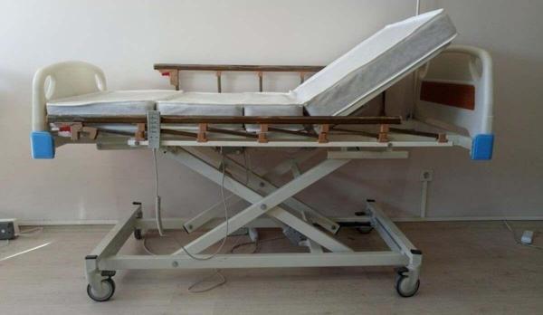 3 Motorlu ABS Tabanca Ve Asansörlü Hasta Karyolası + 4 Parçalı Yatak - Image 1