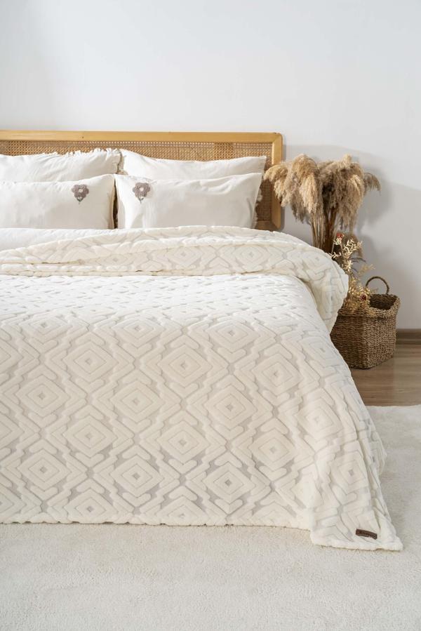 Antony Jakarlı Raşel İskandinav Çift Kişilik Punch Yatak Örtüsü - Image 1