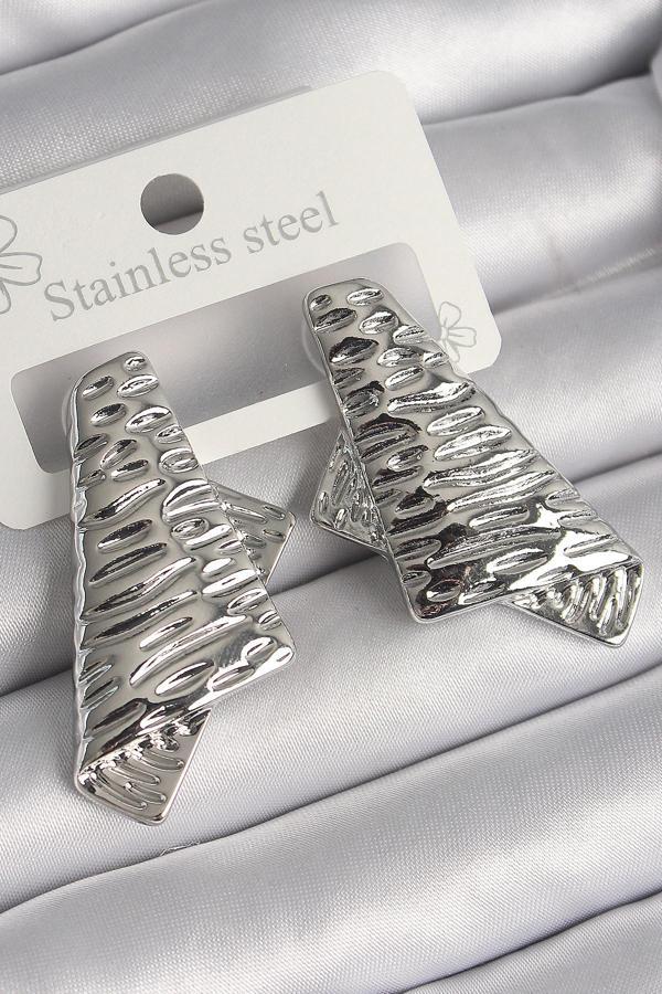 Pirinç Gümüş Renk İşleme Detaylı Katlanmış Kare Plaka Model Kadın Küpe - TJ-BKP10222 - Image 1