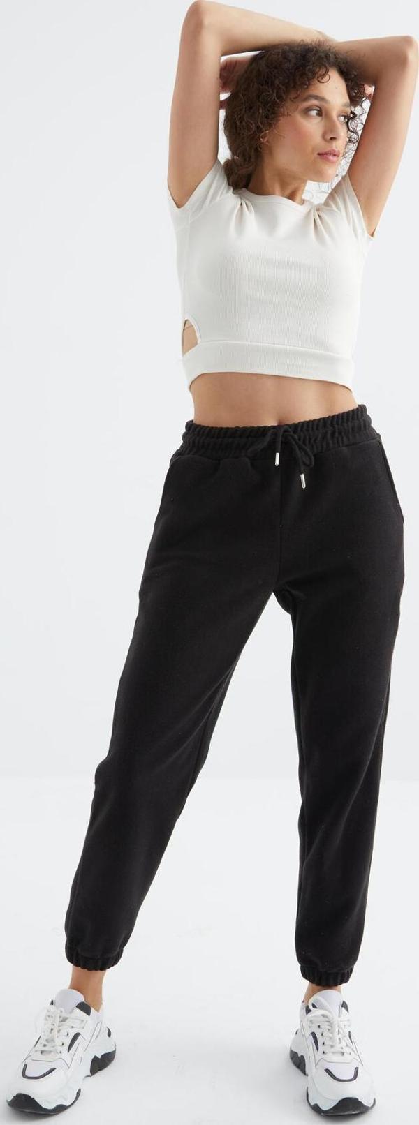 Siyah Yüksek Bel Basic Bağcıklı Jogger Polar Kadın Eşofman Alt - 94622 - Image 1
