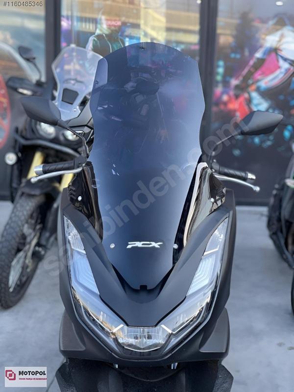 Aras Moto Honda Pcx 125 ,150 Ön Siperlik Camı Koyu Füme 75Cm Uzun Tur Camı Montaj Aparatlı 2021-24  - Image 1