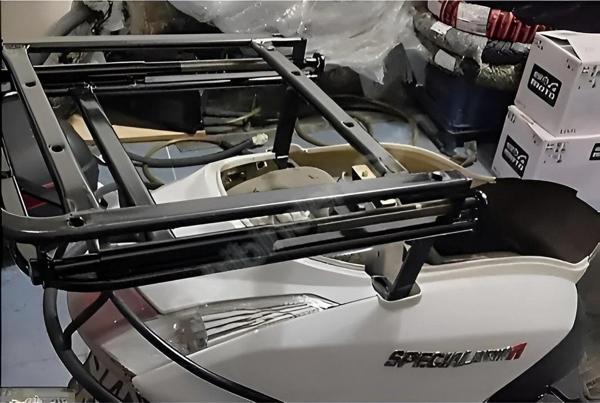 Supermoto Special Alfa 110 Uyumlu Kızaklı Kurye Çanta Demiri Ergoline Sürgülü Pizzacı Paket Demiri - Image 1