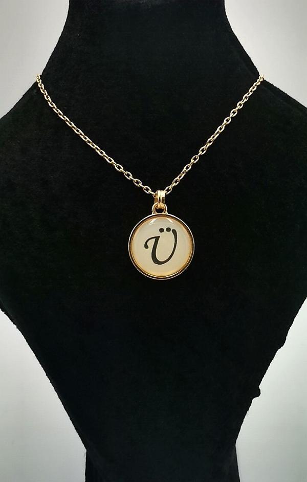 Gold Renk Büyük Boy Kararmaz ''Ü'' Harfli Kolye - Image 1