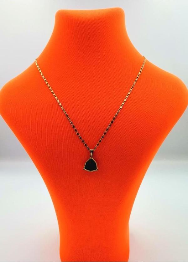 Gold Renk Zincir Figürlü Kararmaz Özel Tasarım Kolye - Image 1