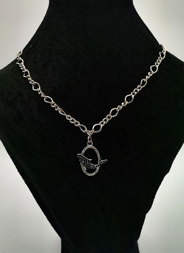 Gümüş Zincir Taşlı Balina Figürlü Kolye - Image 1