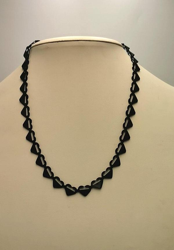 Siyah  Zincir Figürlü Lüks Kararmaz Kolye - Image 1