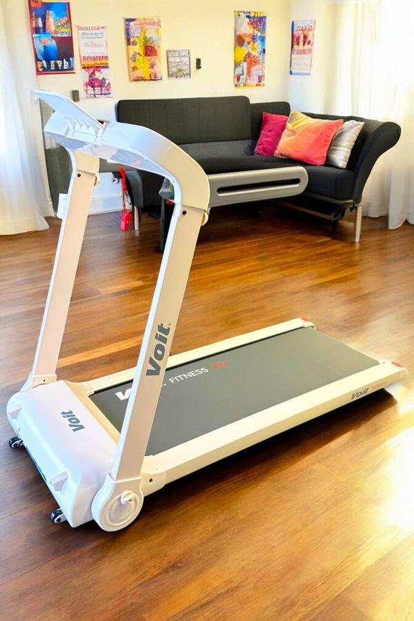 Novafit Koşu Bandı Bluetooth Uygulamalı Hoparlörlü Led Ekran Katlanabilir 46cm Geniş Bant Beyaz - Image 1