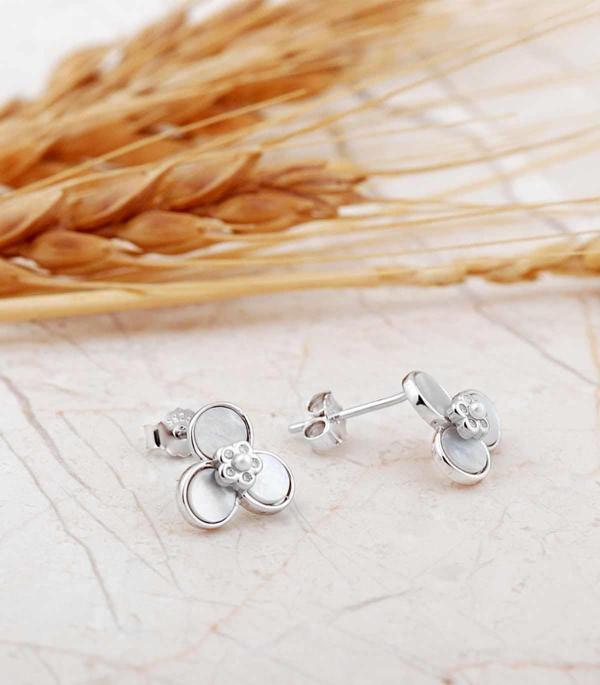 Sedef Taşlı Rodyumlu Yonca Mini Gümüş Küpe 7275 - Image 1