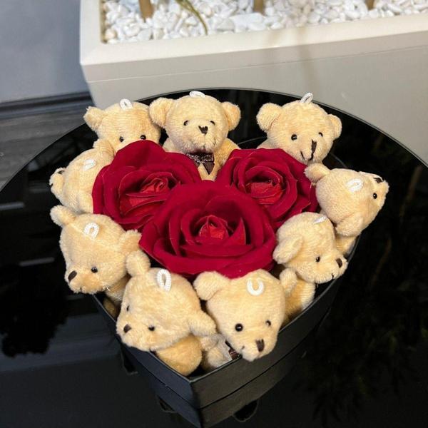Flurose Sevgi Dolu Kalpli Hediye Kutu: 9 Sevimli Ayıcıklı Ve 3 Solmayan Kırmızı Kadife Gül - Image 1