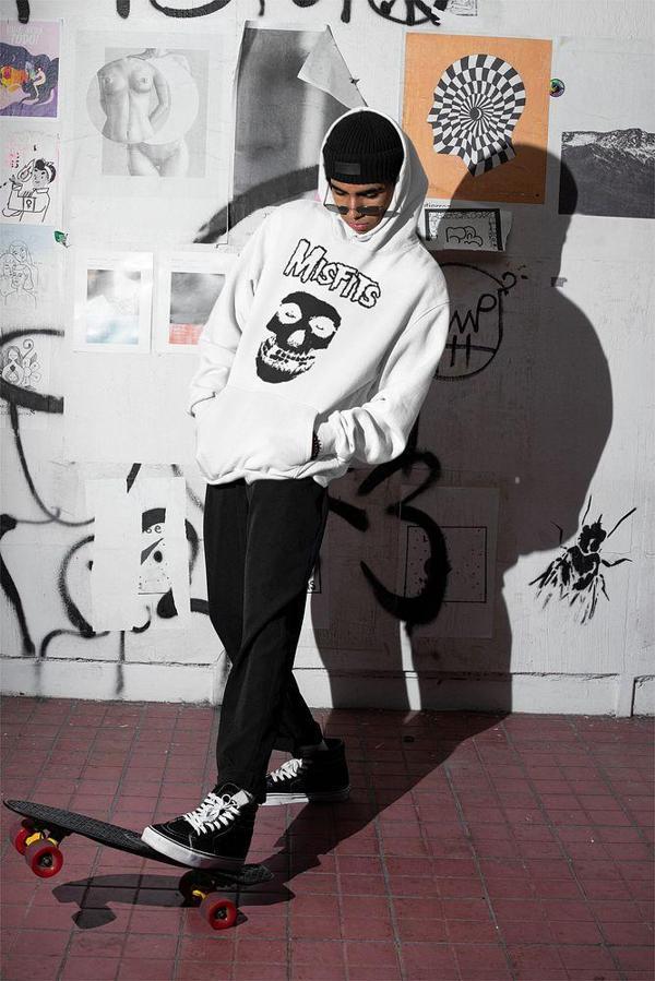 Misfits Müzik Grubu Baskılı Unisex Oversize Hoodie - Image 1