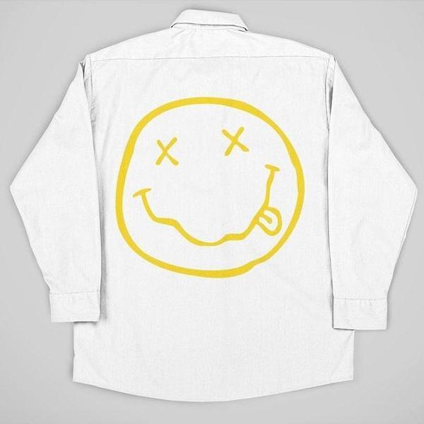 Nirvana Müzik Grubu Baskılı Unisex Gülen Surat Cepli Gömlek - Image 1