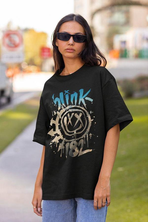 Blink 182 Gülen Yüz Baskılı Unisex Oversize Tişört - Image 1
