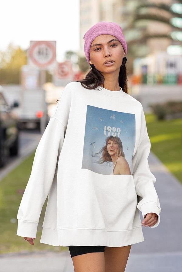 1989 Taylor Swift Baskılı Unisex Oversize Şarkıcı Sweatshirt - Image 1