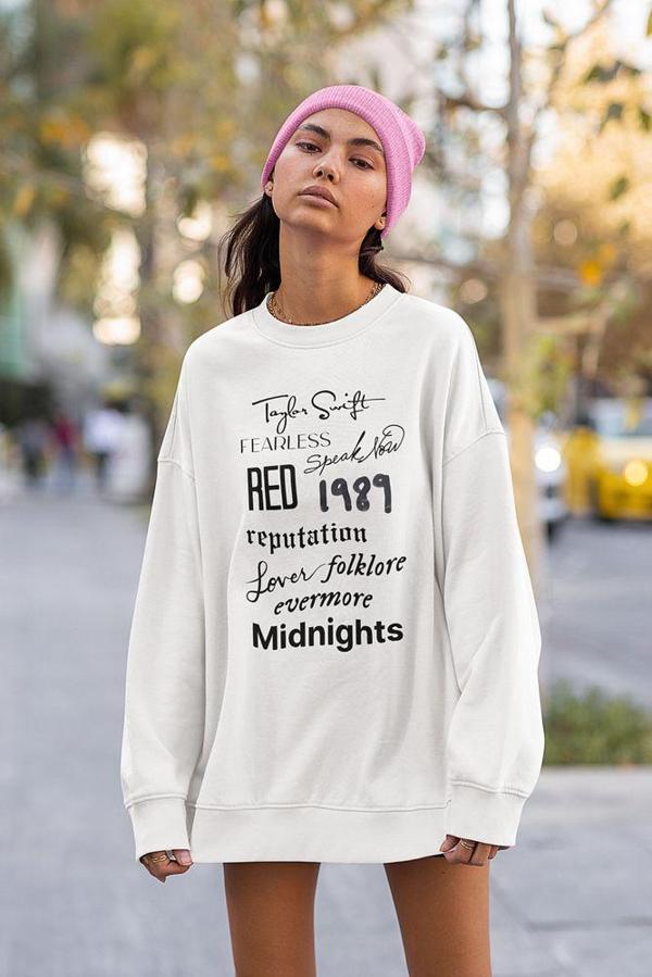 Taylor Swift Albüm İsimleri Baskılı Unisex Oversize Sweatshirt - Image 1