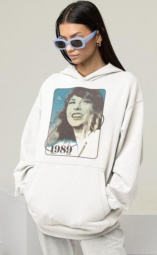 1989 Taylor Swift Baskılı Unisex Oversize Şarkıcı Hoodie - Image 1