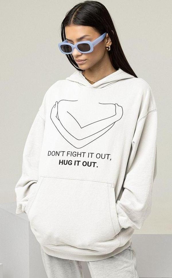 Dont Fight It Out, Hug It Out Yazılı Unisex Oversize Hoodie - Image 1