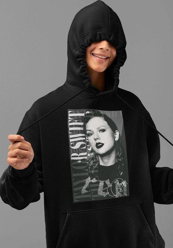 Red Taylor Swift Baskılı Unisex Oversize Şarkıcı Hoodie - Image 1