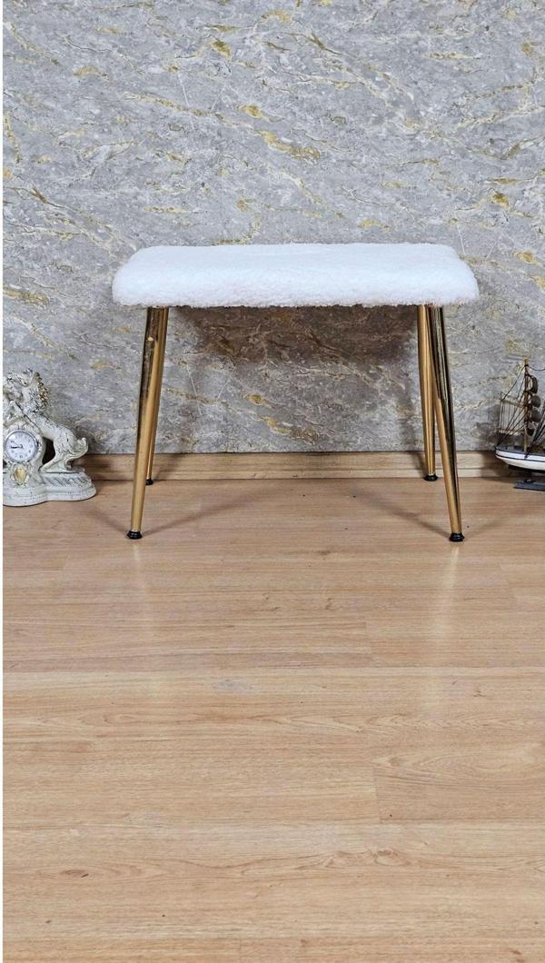 Tedy Kumaşlı 60 cm x 38 cm Gold Sivriltme Ayaklı Oturak KREM Renk Tek Ebat Beden - Image 1