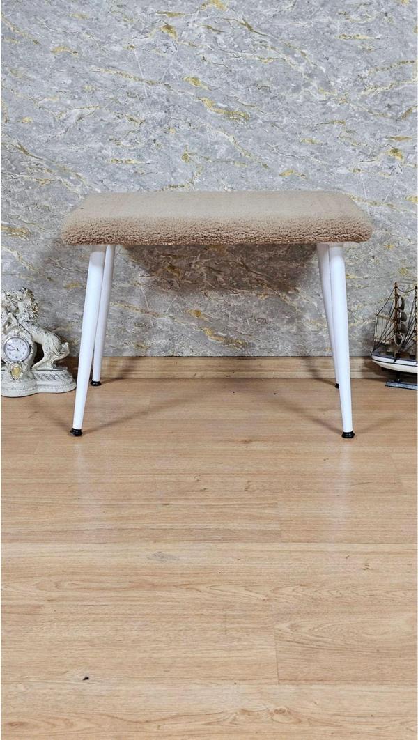 Tedy Kumaşlı 60 cm x 38 cm  Beyaz Sivriltme Ayaklı Oturak KAPİÇİNO Renk Tek Ebat Beden - Image 1