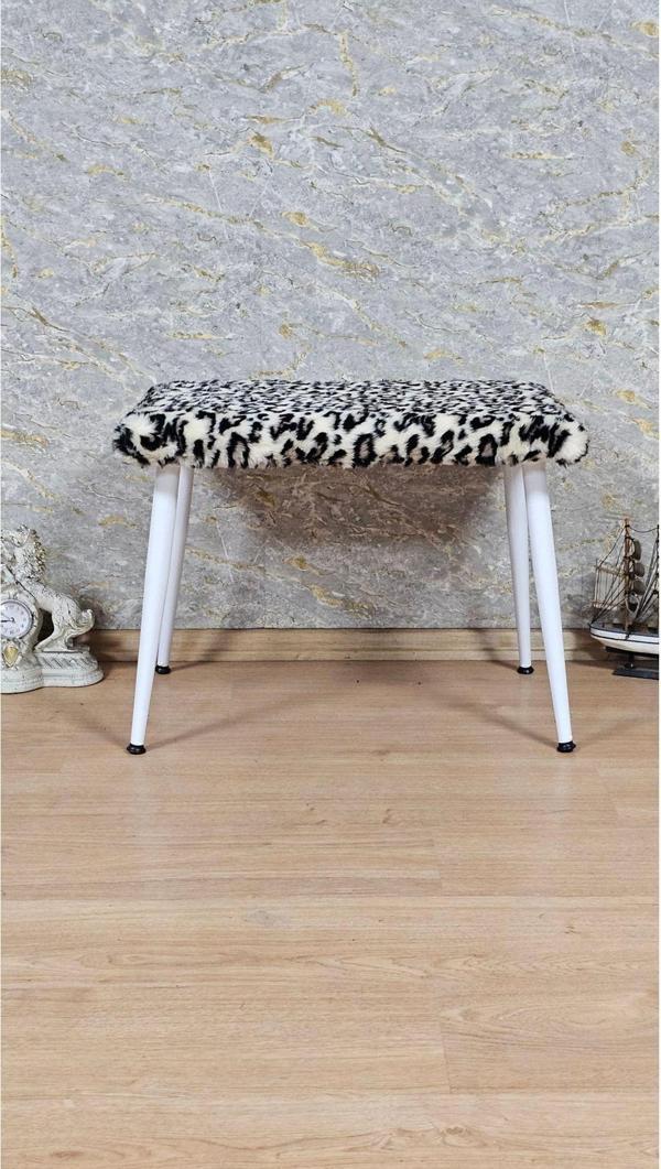 Tedy Kumaşlı 60 cm x 38 cm  Beyaz Sivriltme Ayaklı Oturak LEOPAR Renk Tek Ebat Beden - Image 1