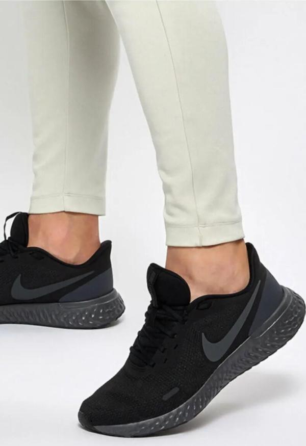 Nike Revolution 5 Erkek Yürüyüş Koşu Ayakkabısı Siyah - Image 1