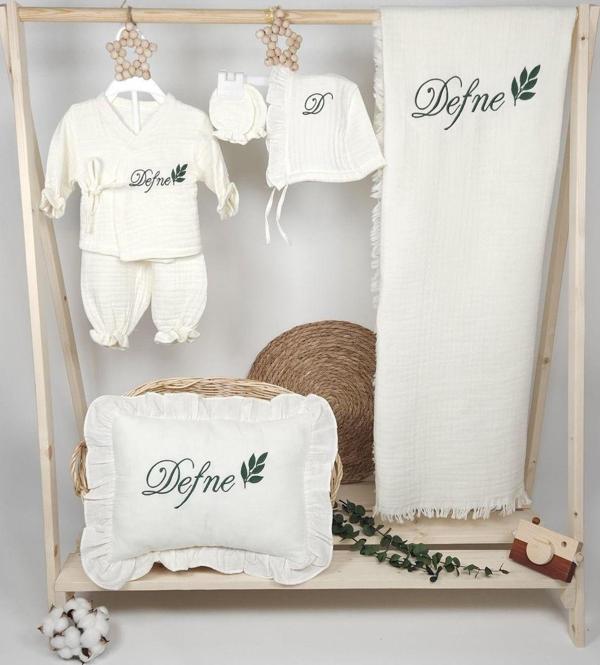 Yeni Doğan %100Pamuk Organik 4Katlı Müslin Kumaş Hastane Çıkış Seti(Kişiye Özgü İsimli Nakış Desenl) - Image 1