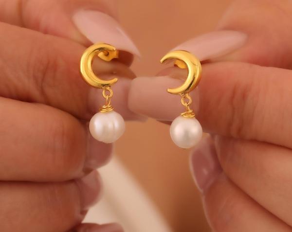 925 Ayar Gümüş İnci Sallantılı Hilal Küpe - Image 1