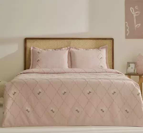 Karaca Home Myra Çift Kişilik Çiçekli Yatak Örtüsü Pudra - Image 1