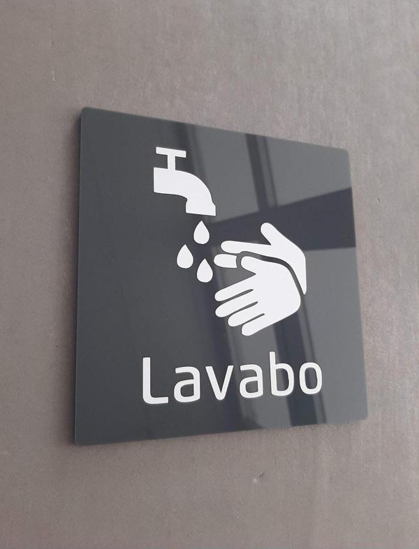 Yönline Lavabo Yönlendirme Levhası - Image 1