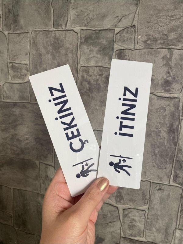 Yönline Beyaz Minimal Seri İtiniz-Çekiniz Kapı Uyarı Levhası - Image 1