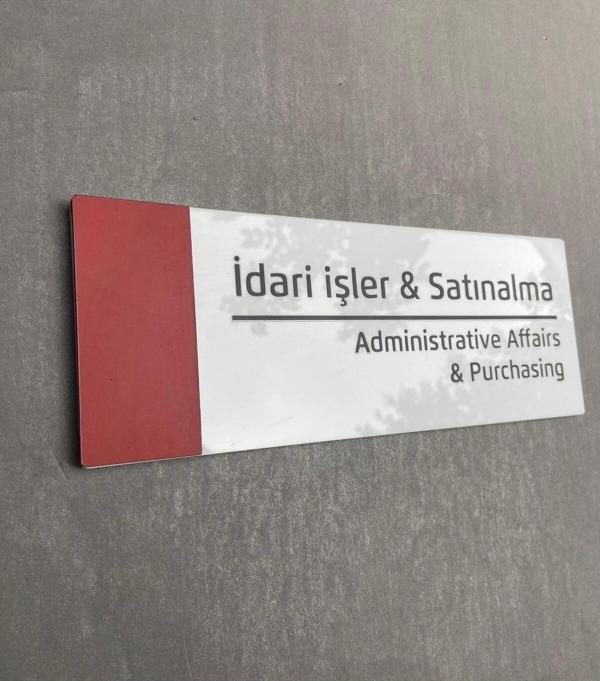 Yönline Pearl Red Serisi Kapı İsimliği İdari İşler & Satın Alma - Image 1