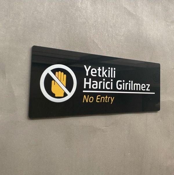 Yönline Siyah Yetkili Harici Girilmez Uyarı Levhası - Image 1
