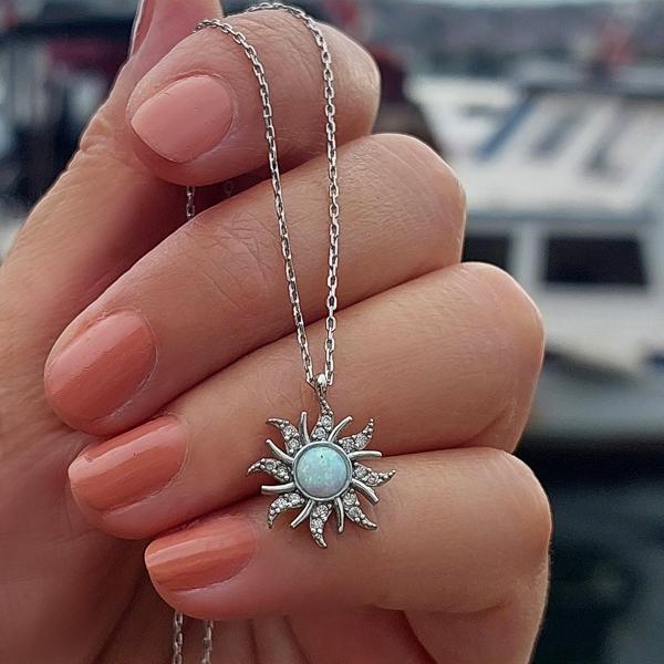 925 Ayar Gümüş Beyaz Opal Taşlı Güneş Kolye - Image 1