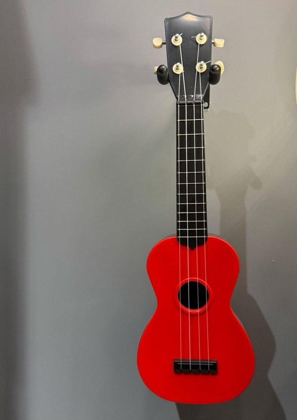 Bs Kırmızı Soprano Ukulele - Image 1