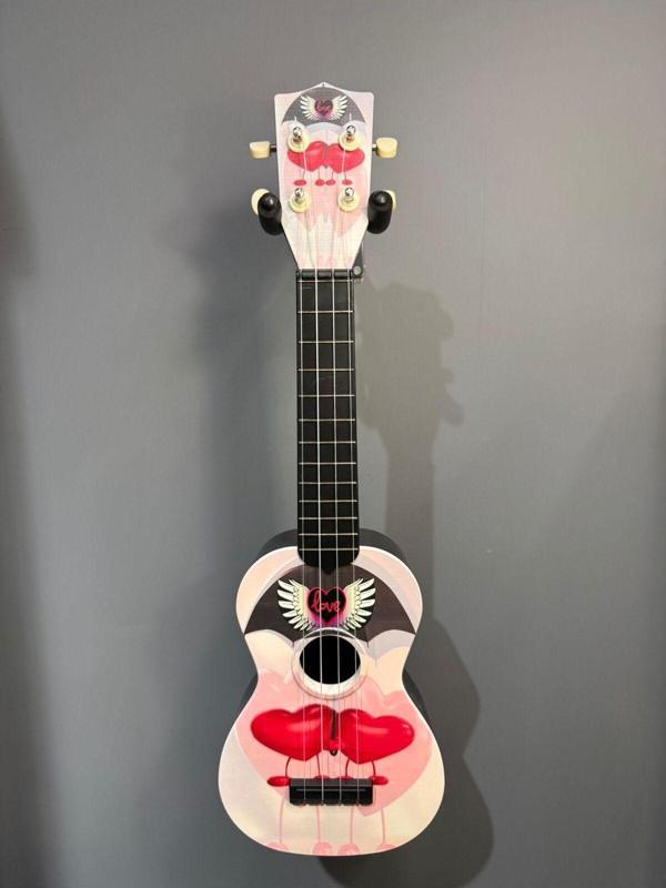 Gonzales Xu-21 Soprano Ukulele Kalp Desenli - Image 1