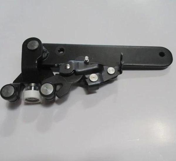 Fıat Doblo- 15/22; Sürgülü Kapı Alt Ray Bağlantısı Sağ (Oem No: 52062453) - Image 1