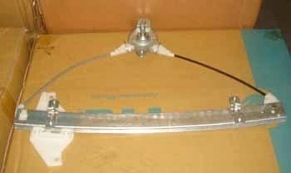 2000-2002 Hyundai Accent Milenyum Ön Cam Krikosu Sol Manuel  (Adet) (Oem No:8240125000) - Image 1