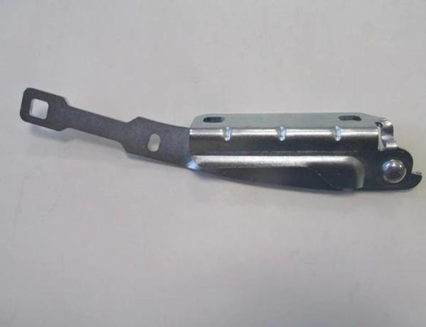 2013-2020 Dacıa Sandero Kaput Menteşesi Sağ (Oem No:654009401R) - Image 1