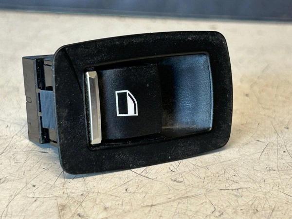 Cam Dügmesı Arka Sıyah Bmw F30 Lcı-F31 Lcı-F34 Lcı-F35 Lcı-F36 Gran Coupe-X3 F25-X4 F26-X5 F15-X6 F1 - Image 1