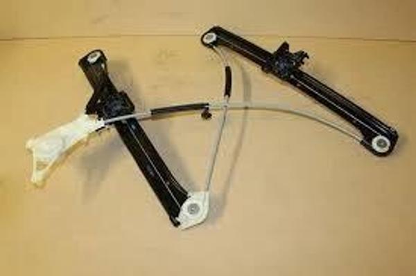 Cam Krıkosu Ön Sag Motorsuz Vw A3 Bm 13- (Oem No: 8V4837462) - Image 1