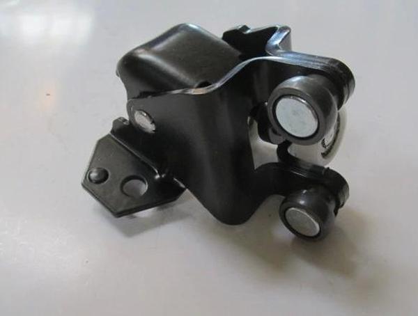 Cıtroen Berlıngo- 10/18; Sürgülü Kapı Orta Ray Bağlantısı Sol (Oem No: 9033.Z2) - Image 1