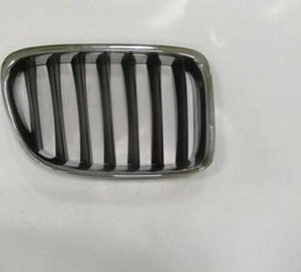 2013-2015 Bmw X1 E84 Ön Panjur Sağ Nikelajlı- İç Petekleri Siyah (Adet) (Oem No:51112993306) - Image 1
