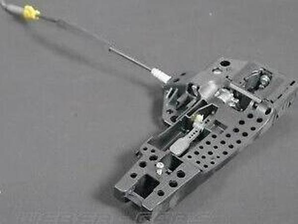 Dıs Kapı Kol Braketı Ön Sag Vw A8 Bm 10- (Oem No: 4H0837886) - Image 1