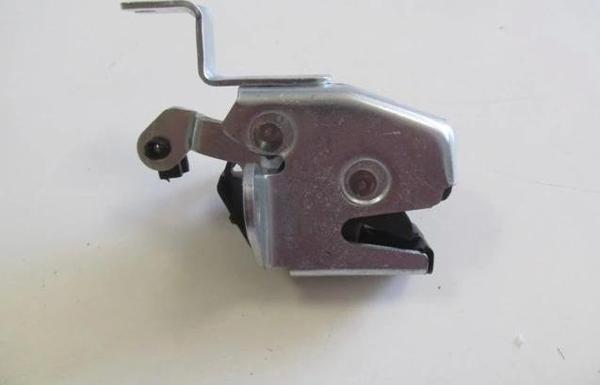 Cıtroen Nemo- 08/16; Bagaj Kilidi Üst Sağ/Sol Aynı (Adet) (Çift Kapı) (Oem No: 8726.X4) - Image 1