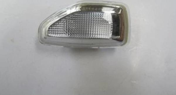 2013-2019 Dacıa Sandero Çamurluk Sinyali Sağ Beyaz (Famella) (Adet) (Oem No:261601801R) - Image 1