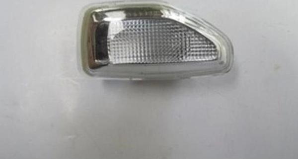2013-2019 Dacıa Sandero Çamurluk Sinyali Sol Beyaz (Famella) (Adet) (Oem No:261651140R) - Image 1