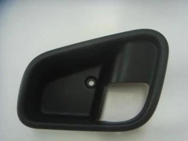 Fıat Fıorıno- 08/24; Ön Kapı İç Açma Kolu Dış Çerçevesi Sol Siyah (Oem No: 7354612450) - Image 1